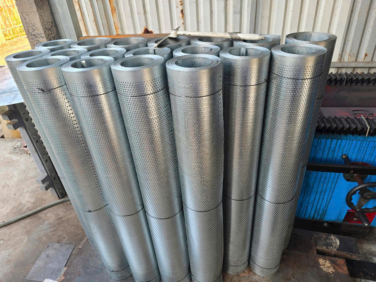 Lưới inox đột lỗ CNC giá sỉ